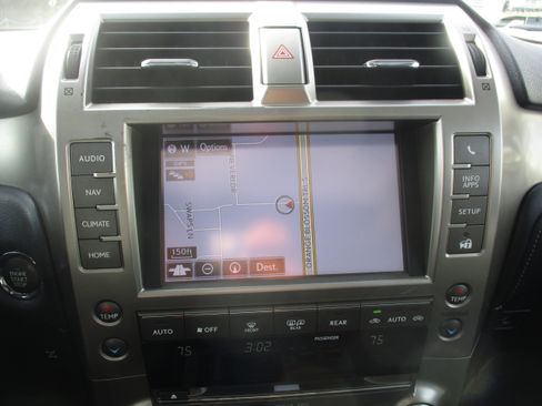 Used 2018 Lexus GX 460 image 17