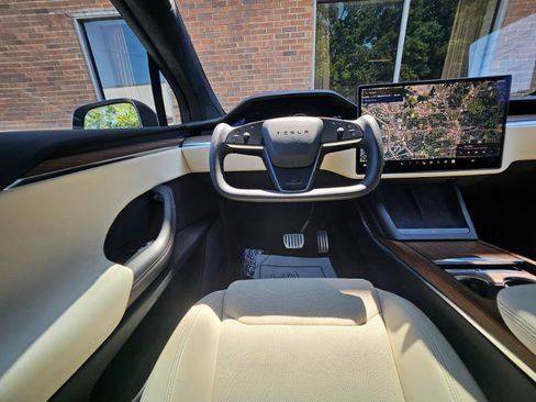 Used 2023 Tesla Model X AWD/4WD image 4