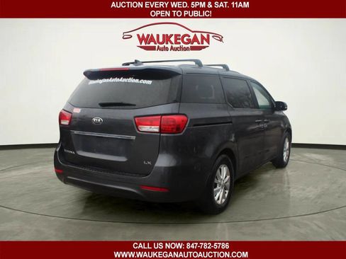 Used 2015 Kia Sedona LX image 3