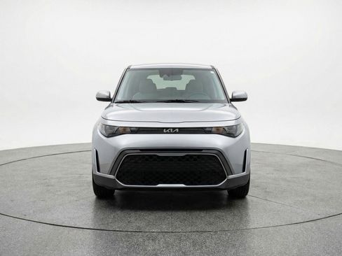 Used 2025 Kia Soul LX w/ LX Technology Package FWD image 2