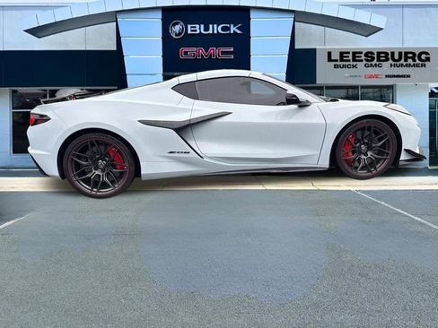Used 2023 Chevrolet Corvette Z06 w/ Z07 Performance Package RWD image 8