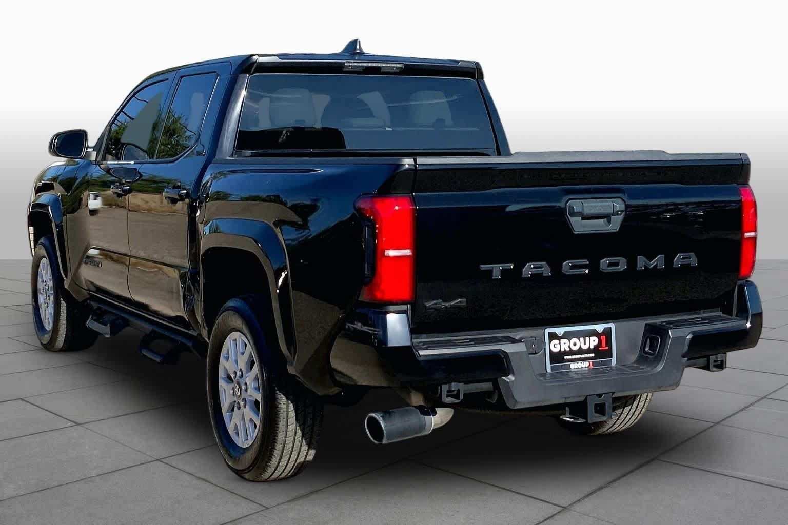 Used 2025 Toyota Tacoma SR5 AWD/4WD image 12
