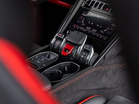 Used 2024 Lamborghini Urus S AWD/4WD image 32