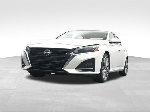 Used 2023 Nissan Altima 2.5 SL FWD image 9
