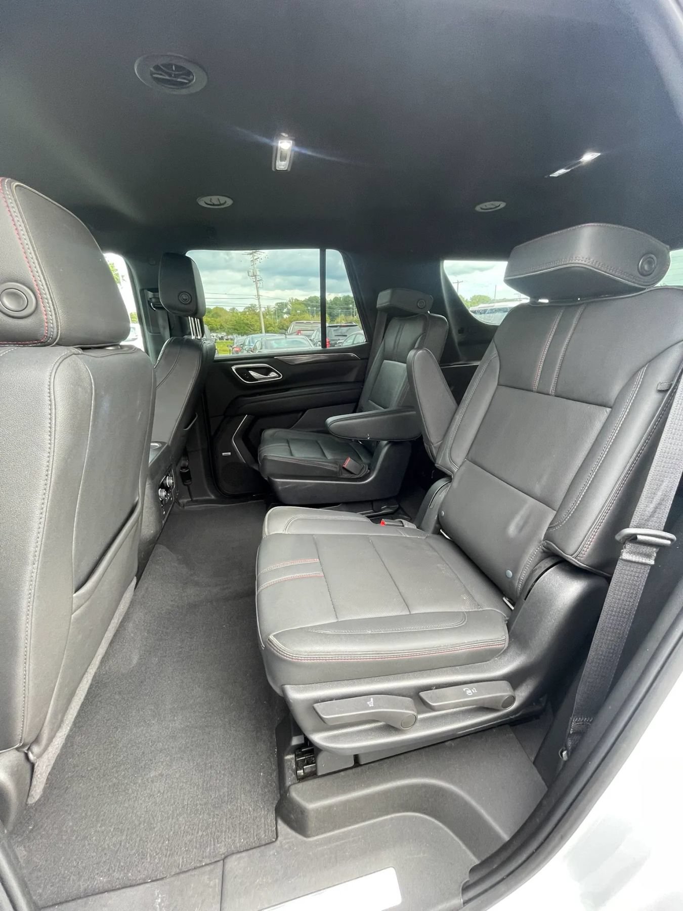 Used 2022 Chevrolet Tahoe RST w/ Luxury Package AWD/4WD image 37