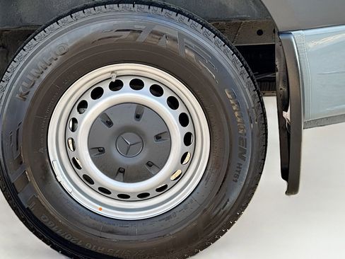 Used 2025 Mercedes-Benz Sprinter 2500 image 25