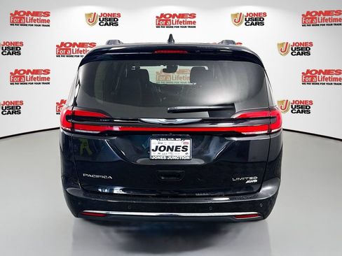 Used 2023 Chrysler Pacifica Limited w/ Uconnect Theater Family Group AWD/4WD image 17