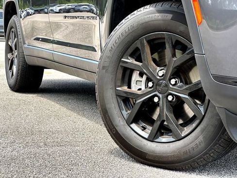Used 2025 Jeep Grand Cherokee L Altitude RWD image 2