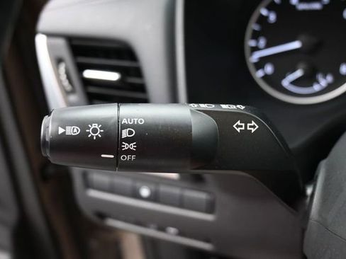 Used 2025 Nissan Rogue SV AWD/4WD image 31