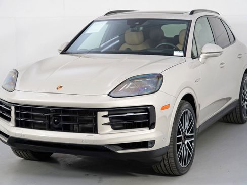 Used 2025 Porsche Cayenne E-Hybrid image 48