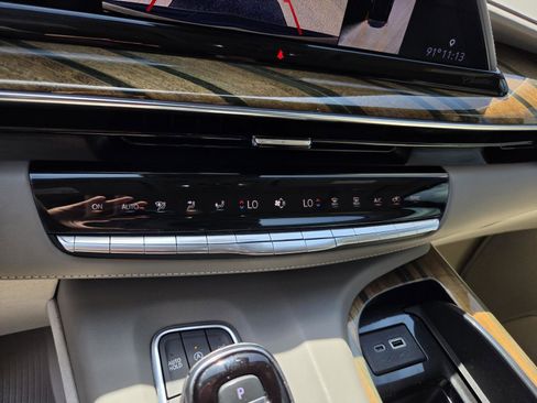 Used 2022 Cadillac Escalade Premium Luxury Platinum RWD image 22