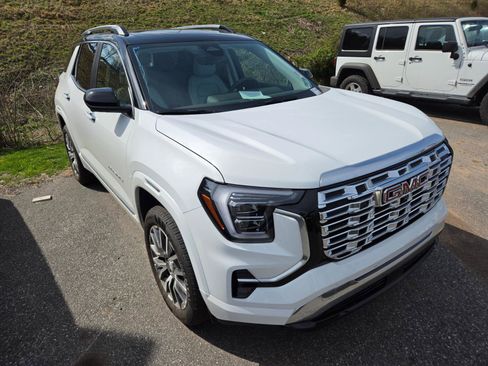 Used 2026 GMC Terrain Denali image 3