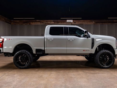 Used 2026 Ford F250 Platinum AWD/4WD image 11