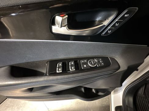 Used 2019 Kia Sorento SX image 22