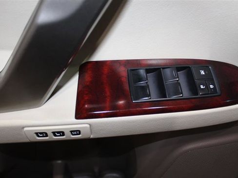 Used 2012 Lexus GX 460 w/ Comfort Plus Pkg AWD/4WD image 28