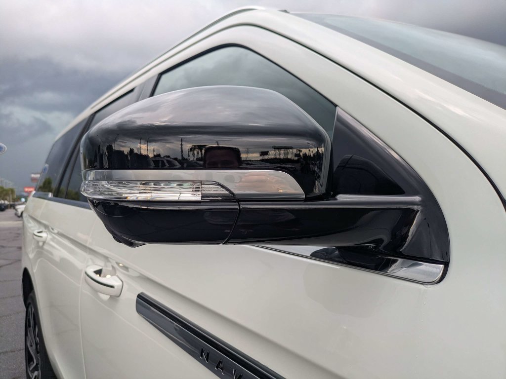New 2027 Lincoln Navigator Reserve AWD/4WD image 12