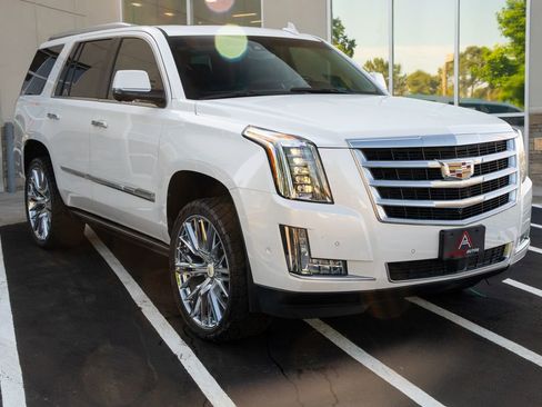 Used 2017 Cadillac Escalade Premium Luxury AWD/4WD image 7