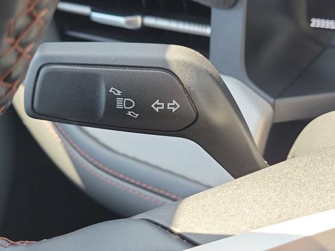 Used 2025 Ford Explorer Active RWD image 11