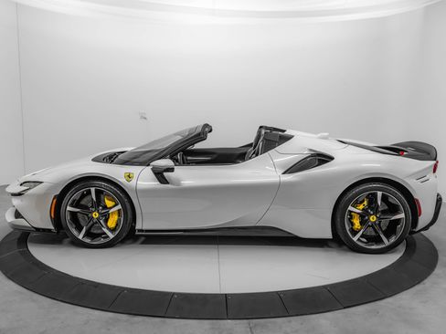 Certified 2024 Ferrari SF90 Spider image 3