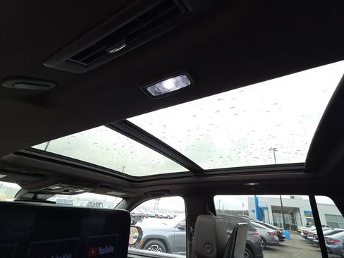 Used 2023 GMC Yukon Denali w/ Denali Reserve Package image 32