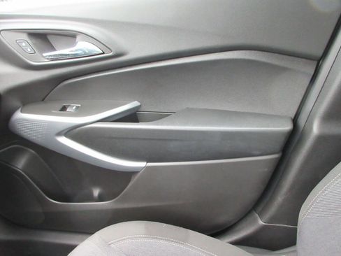 Certified 2025 Chevrolet Trax LS w/ LS Convenience Package FWD image 31