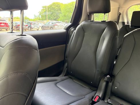 Used 2026 Kia Carnival FWD image 41