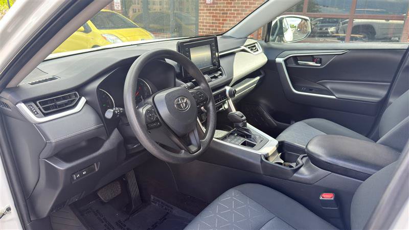 Used 2021 Toyota RAV4 XLE AWD/4WD image 29