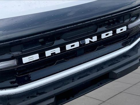 Certified 2025 Ford Bronco Outer Banks w/ Sasquatch Package AWD/4WD image 30
