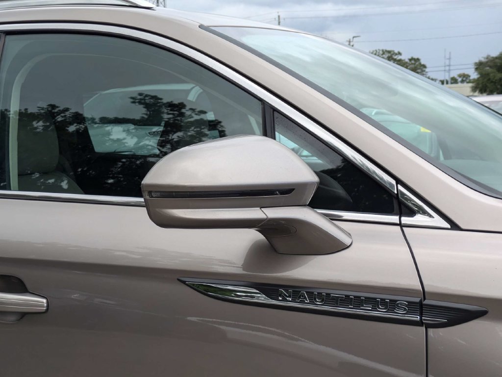 Certified 2021 Lincoln Nautilus FWD image 12