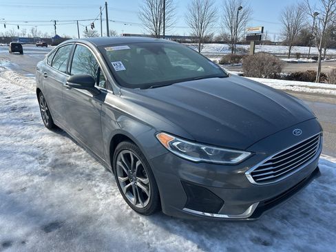 Used 2020 Ford Fusion SEL image 2