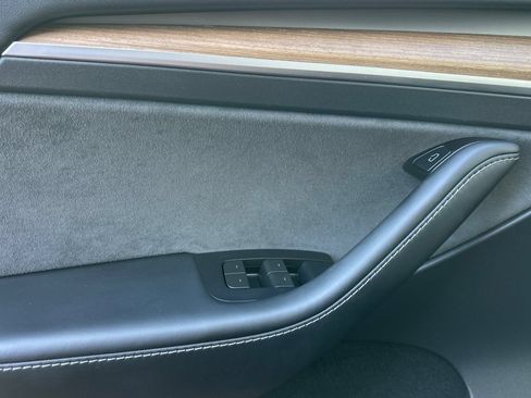 Used 2024 Tesla Model Y Long Range AWD/4WD image 10