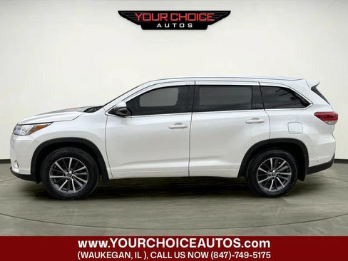 Used 2017 Toyota Highlander XLE image 2