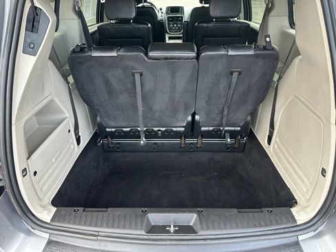 Certified 2019 Dodge Grand Caravan SXT FWD image 18