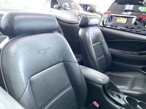 Used 2000 Ford Mustang Convertible RWD image 10