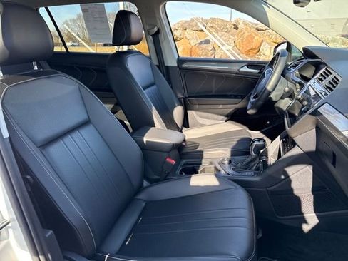 Used 2022 Volkswagen Tiguan SE image 10