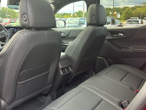 Used 2025 Chevrolet Equinox LT w/ Convenience Package II image 12