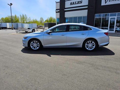 Used 2017 Chevrolet Malibu LT w/ Driver Confidence Package FWD image 8