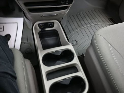 Used 2017 Chrysler Pacifica Touring w/ Tire & Wheel Group image 11