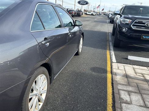 Used 2013 Toyota Camry XLE w/ Leather Pkg image 8