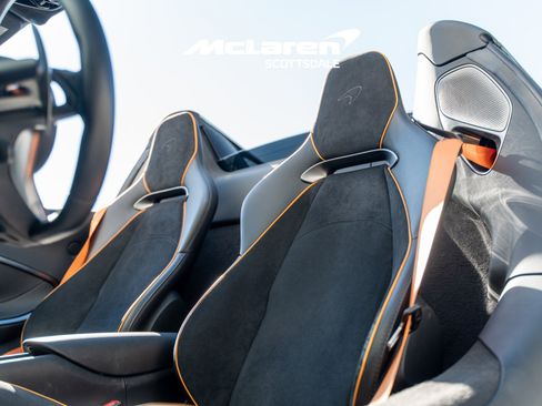 Used 2025 McLaren Artura Spider image 26