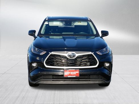 Certified 2024 Toyota Highlander XLE image 2