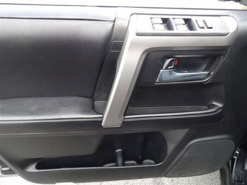 Used 2017 Toyota 4Runner 4WD image 11