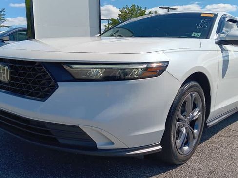 Used 2023 Honda Accord EX image 9