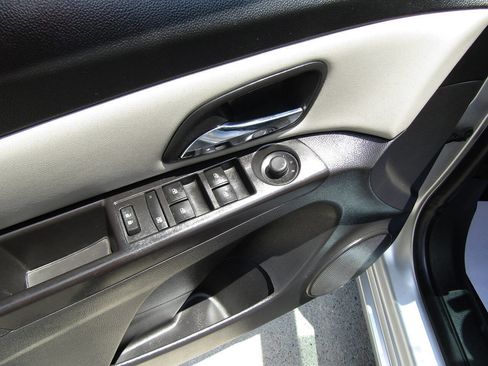 Used 2016 Chevrolet Cruze LS FWD image 9