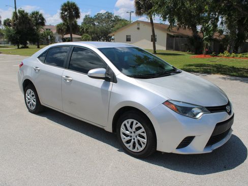 Used 2014 Toyota Corolla LE FWD image 28