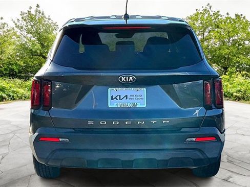 Used 2021 Kia Sorento LX image 4