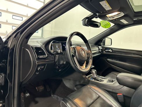 Used 2019 Jeep Grand Cherokee Overland image 18