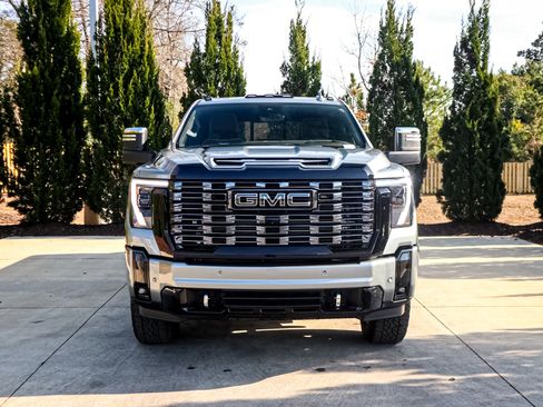 Used 2025 GMC Sierra 2500 Denali Ultimate image 3