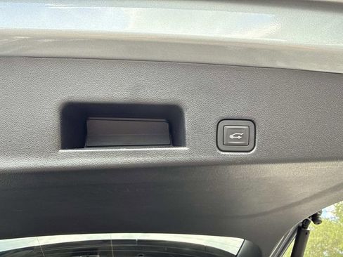 Used 2026 Chevrolet Traverse RS FWD image 12