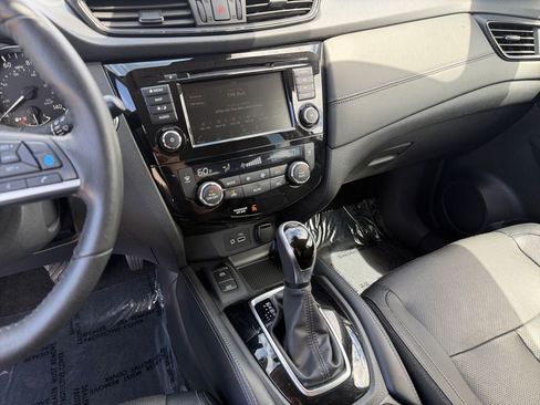 Used 2019 Nissan Rogue SL AWD/4WD image 18